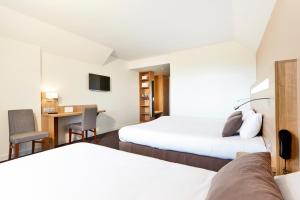 Hotels Kyriad Hotel Laval : photos des chambres