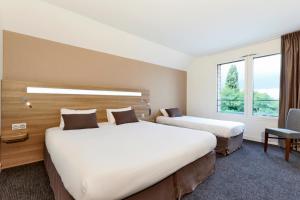 Hotels Kyriad Hotel Laval : photos des chambres