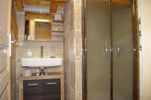 B&B / Chambres d'hotes Chalet aux 3 biches : Chambre Double avec Salle de Bains Privative