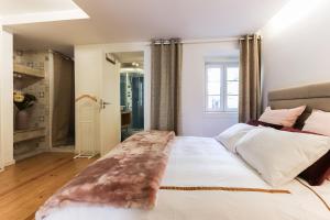 Charming and Stylish Downtown Apt in XIX century building