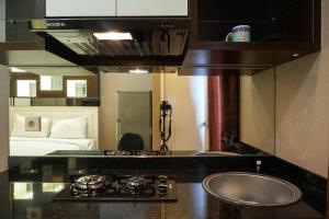 Comfortable Studio @ Green Bay Pluit Apartment By Travelio