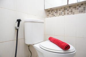 Comfortable Studio @ Green Bay Pluit Apartment By Travelio