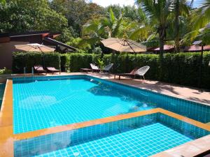 Baan Suan Rim Klong Resort