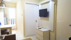 Trendy & Comfy Apartment 1BR Parahyangan Residence near UNPAR By Travelio