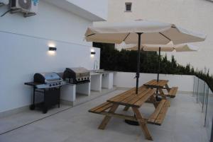 Luxury villa with heated pool for 12 to 14 people