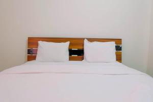 Simply Studio Apartment at Green Pramuka City By Travelio