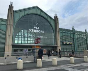 Maisons de vacances CHALET DU LAC PISCINE a 5 MINUTES DE DISNEY TGV RER : photos des chambres