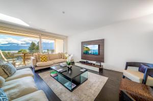 Luxury Apartment Lake View & Center of Montreux by GuestLee