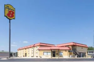 Super 8 by Wyndham Clinton - Erick