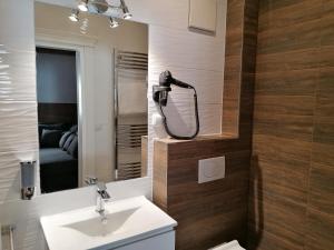 Studio Apartment with Balcony room in GOLDEN STAR - Premium Apartments