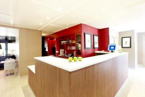 Hotels Kyriad Vitrolles Aeroport Marseille : photos des chambres