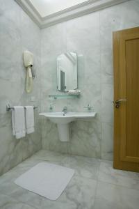 Three-Bedroom Suite room in Lahoya Homes
