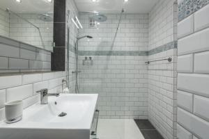Apartment Le Pied du Brevent - Walk to Ski Lift, Chamonix Getaway