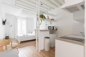 Studio White room in Appartement Vertus