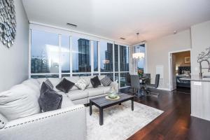 PlanURstay- Mississauga Downtown Square One Shopping Centre