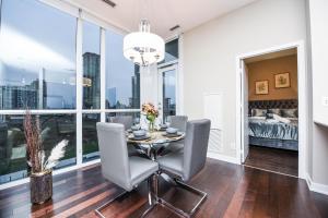 PlanURstay- Mississauga Downtown Square One Shopping Centre