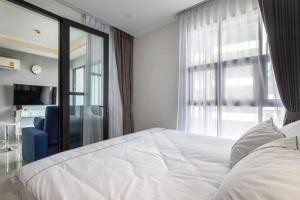 PALMYRAH SURIN, MODERN 1BR with Terrace, 150 meters to Surin Beach