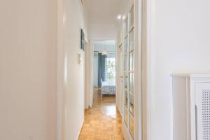 NEW! Bright & Remodeled 1Bed apt 2min Walk to Acropolis