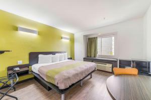 King Room with Roll-in Shower - Disability Access - Non-Smoking room in Motel 6-Gastonia Charlotte I-85