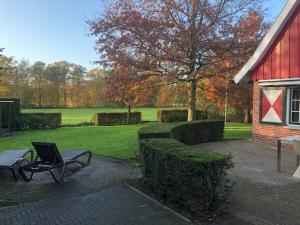 De Lindenburg met privé hottub, sunshower, sauna, grote tuin met weidezicht en vrije ligging, 6-persoons