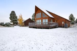 Three Bedroom House room in Kick Back Cabin