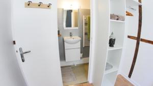 Coeur de ville, joli 2 pieces au 1er étage, Wifi !