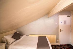 MyRoomz Hollingdales Hotel