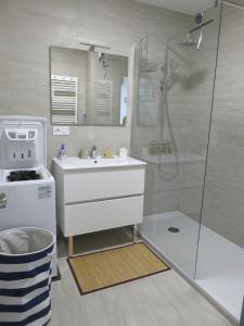 Grand T2 vue mer calme climatisé 500 m village et plage parking gratuit