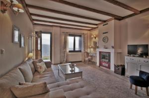 AlmondHouse Suites with Fireplace - ADULTS ONLY