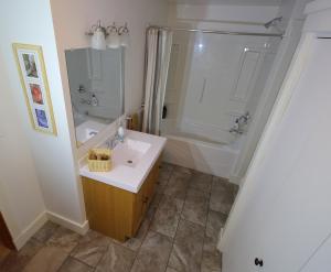 Mossy Hill Suite