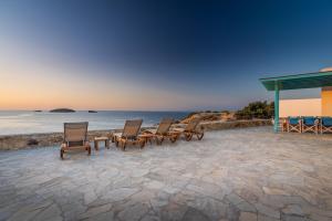 Villa Zefyros Milos Greece