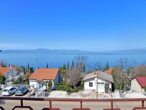 Apartments Karina by El-Pi Tours - 3hvězdičkové hotely ve městě Njivice