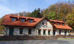 Pansion Penzi&oacute;n Hor&aacute;reň Biely kr&iacute;ž Sveti Jur Slovačka