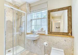 Two-Bedroom Apartment room in The Gloucester Lane Residence
