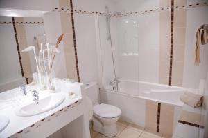 Hostellerie De Bretonniere - Groupe Logis Hotels : Chambre Familiale (2 Adultes et 2 Enfants)