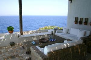 Waterfront villa with a swimming pool and fantastic sea view in the area of Melissaki Kea Greece