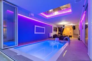 #1 Lux Villa with Pool, Gameroom, Spa, Zen Yard #Free airpot transport# - Vinča