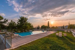 The Majestic Bel Etage Upscale Apartment with Pool