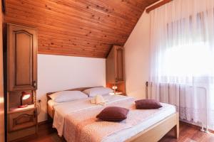 Double Room with Balcony room in Plitvice House Milan
