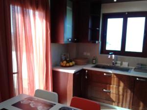 Avia, house with privillaged view, 100 meters from the sea