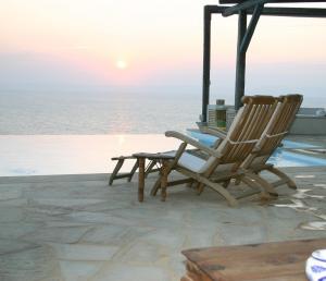 Waterfront villa with a swimming pool and fantastic sea view in the area of Melissaki Kea Greece