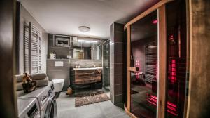 Panoramic View Cottage Heated Pool, Swimspa & Sauna