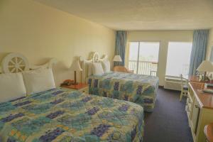 Second Floor Queen Room with Two Queen Beds room in Oceanview Lodge - Saint Augustine