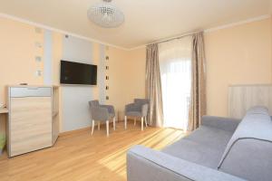 Triple Room with Balcony and Sea View room in Rooms by the sea Kastel Novi Kastela - 17909