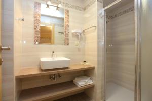 Twin Room room in Rooms by the sea Kastel Novi Kastela - 17909