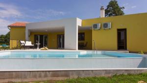 Cozy villa Limone with private pool and jacuzzi near Pula