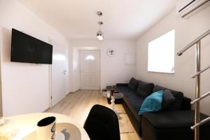 jm-Sutomišćica-holiday house on the beach