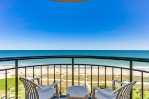 Apartment with Balcony room in Spectacular Oceanfront Condos