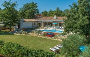Family Villa Lipica with private pool and jacuzzi