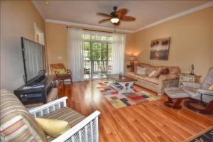 522 Wedgewood condo